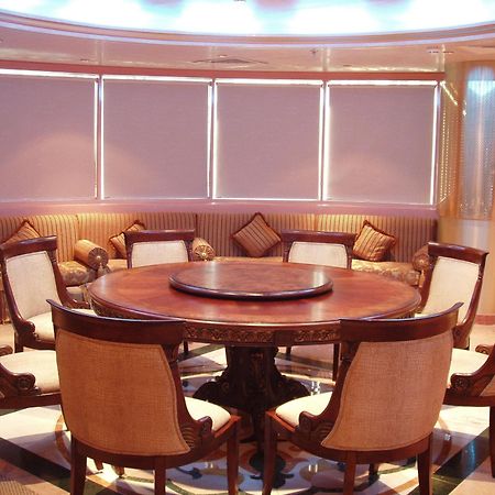 Comfort Inn Hotel Deira Дубай Екстериор снимка