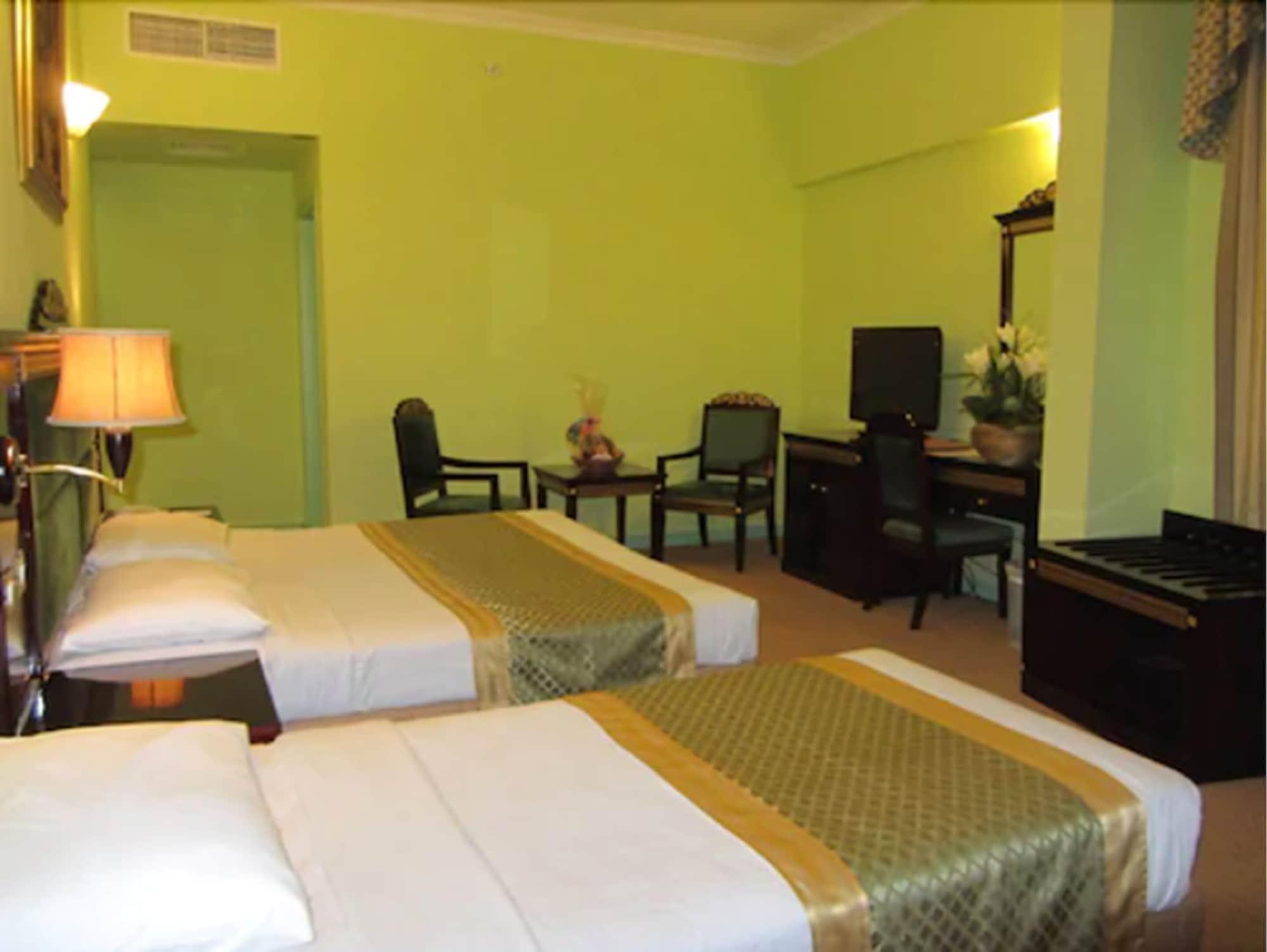 Comfort Inn Hotel Deira Дубай Екстериор снимка