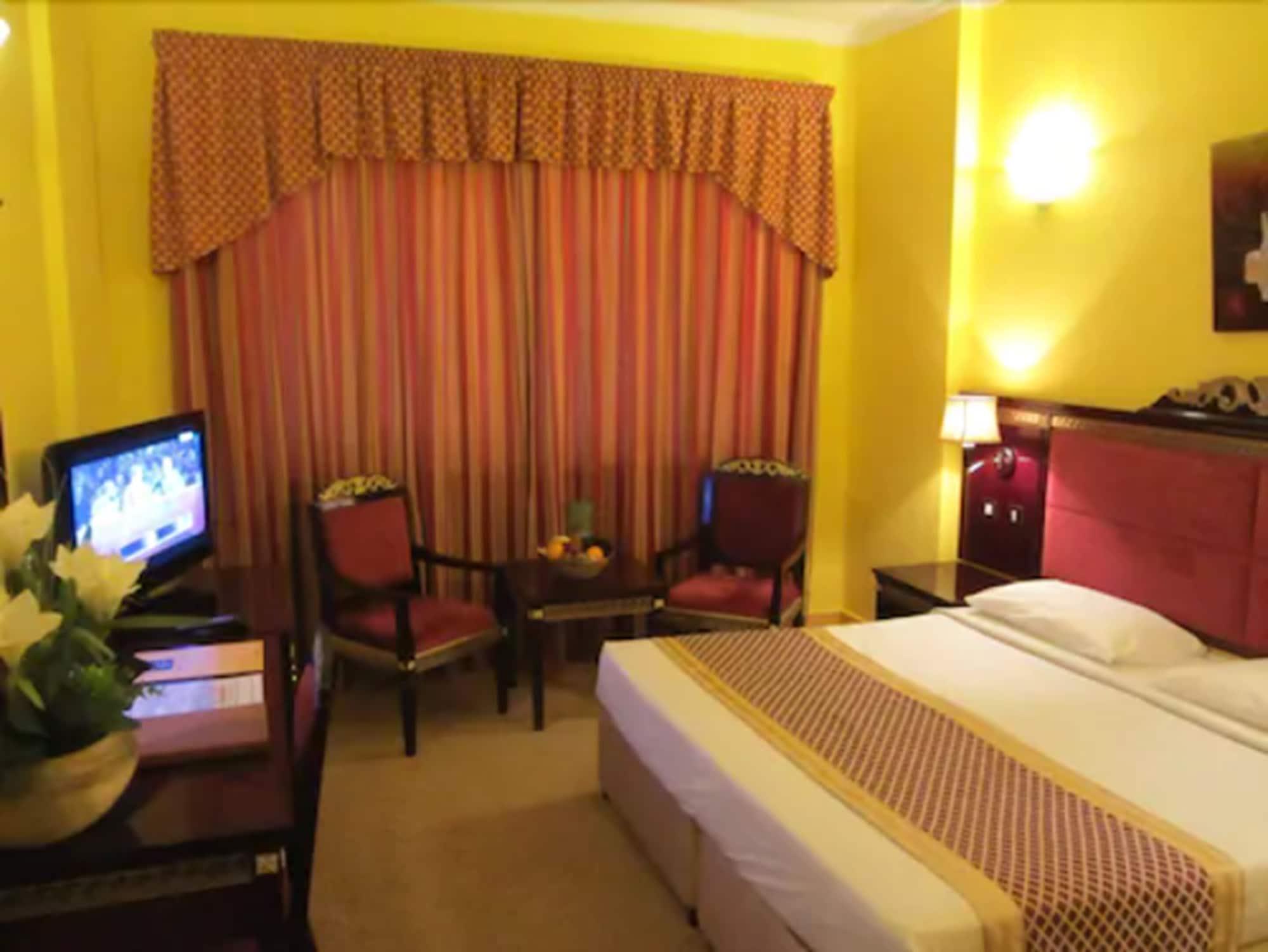 Comfort Inn Hotel Deira Дубай Екстериор снимка
