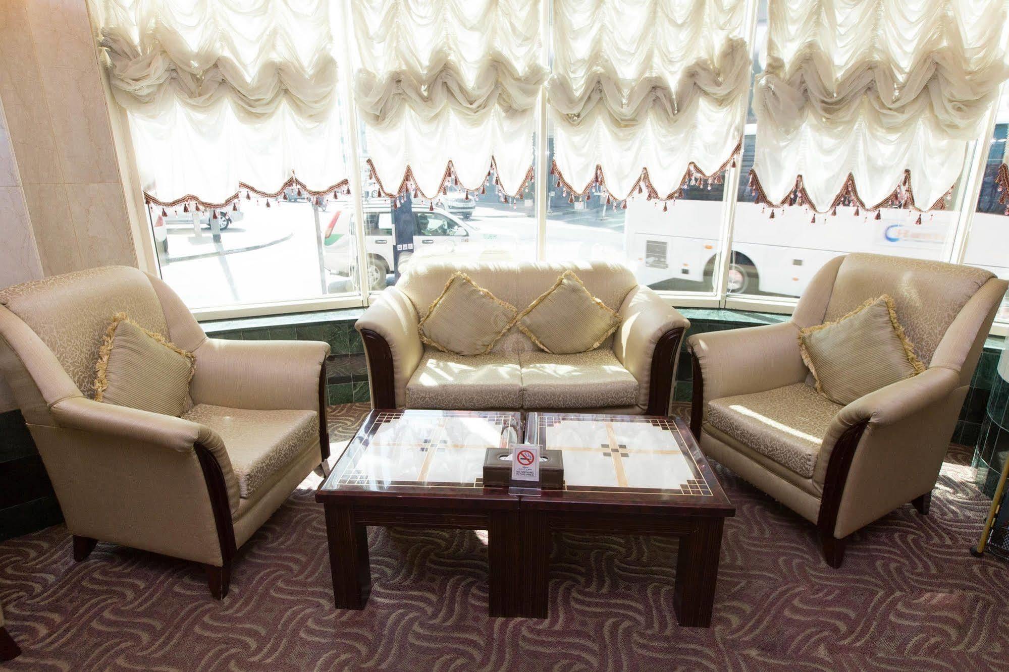 Comfort Inn Hotel Deira Дубай Екстериор снимка
