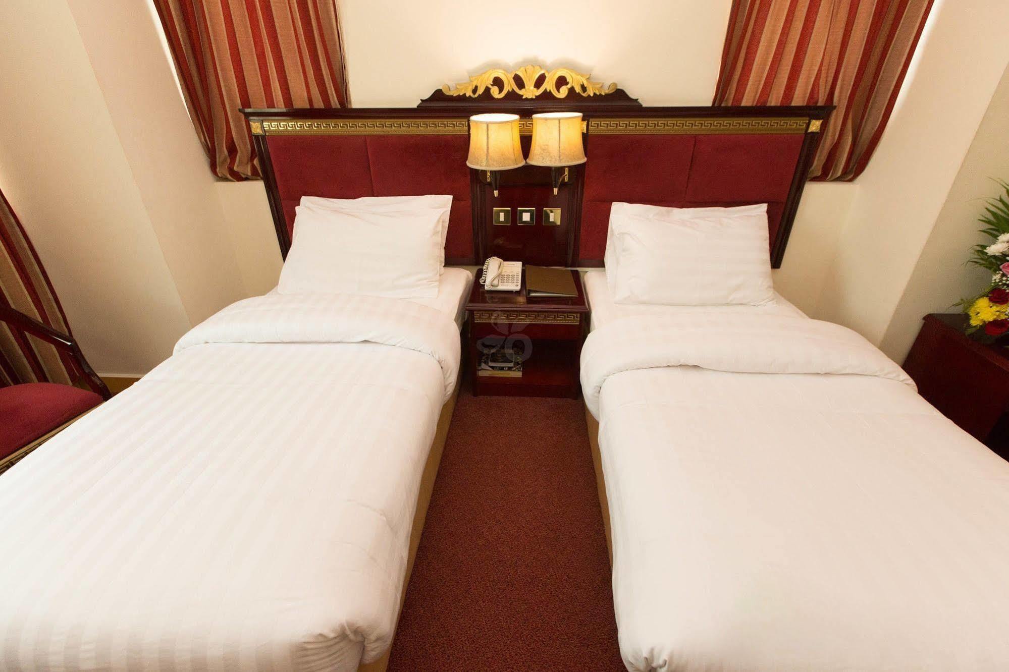 Comfort Inn Hotel Deira Дубай Екстериор снимка