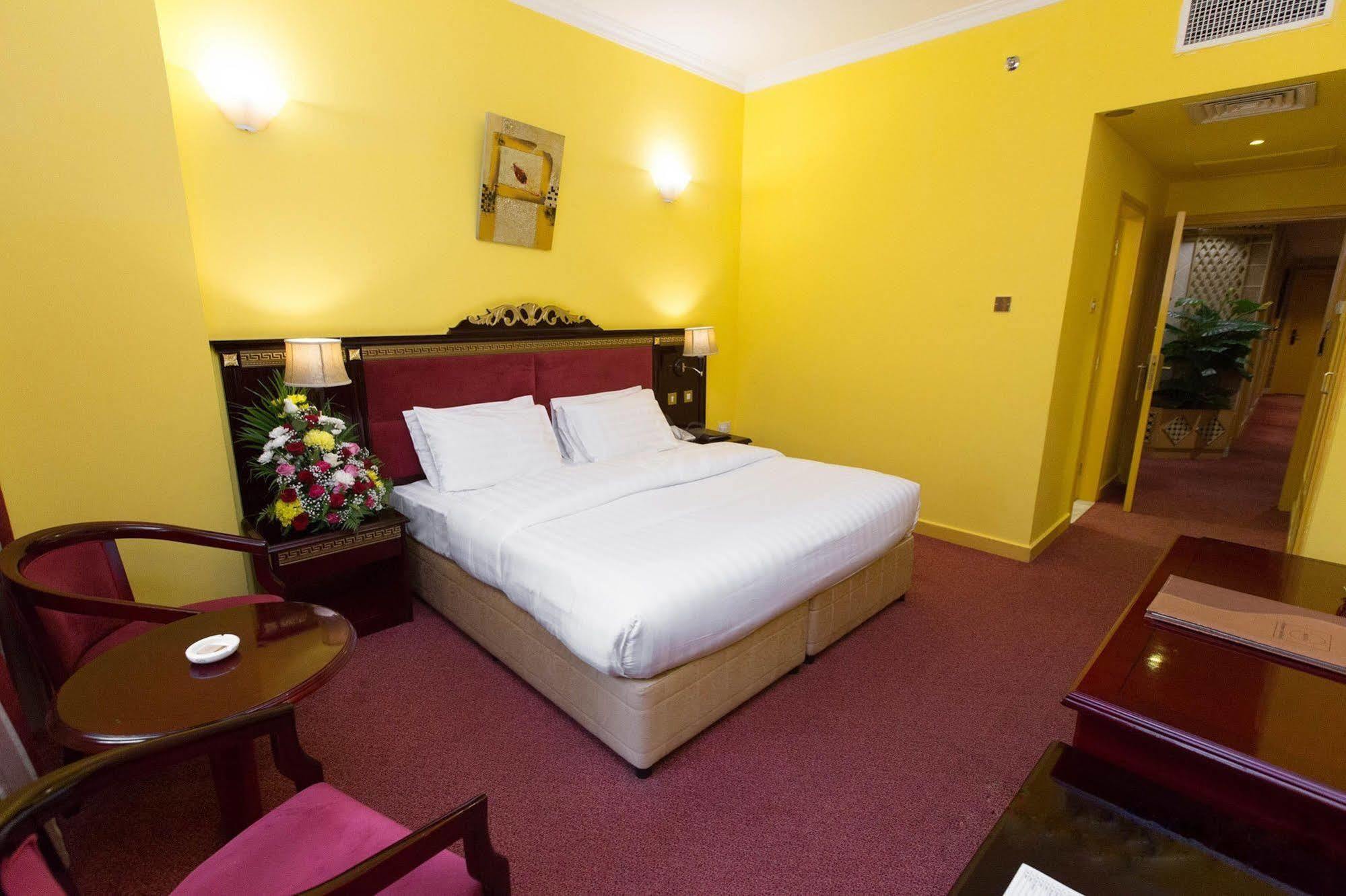 Comfort Inn Hotel Deira Дубай Екстериор снимка