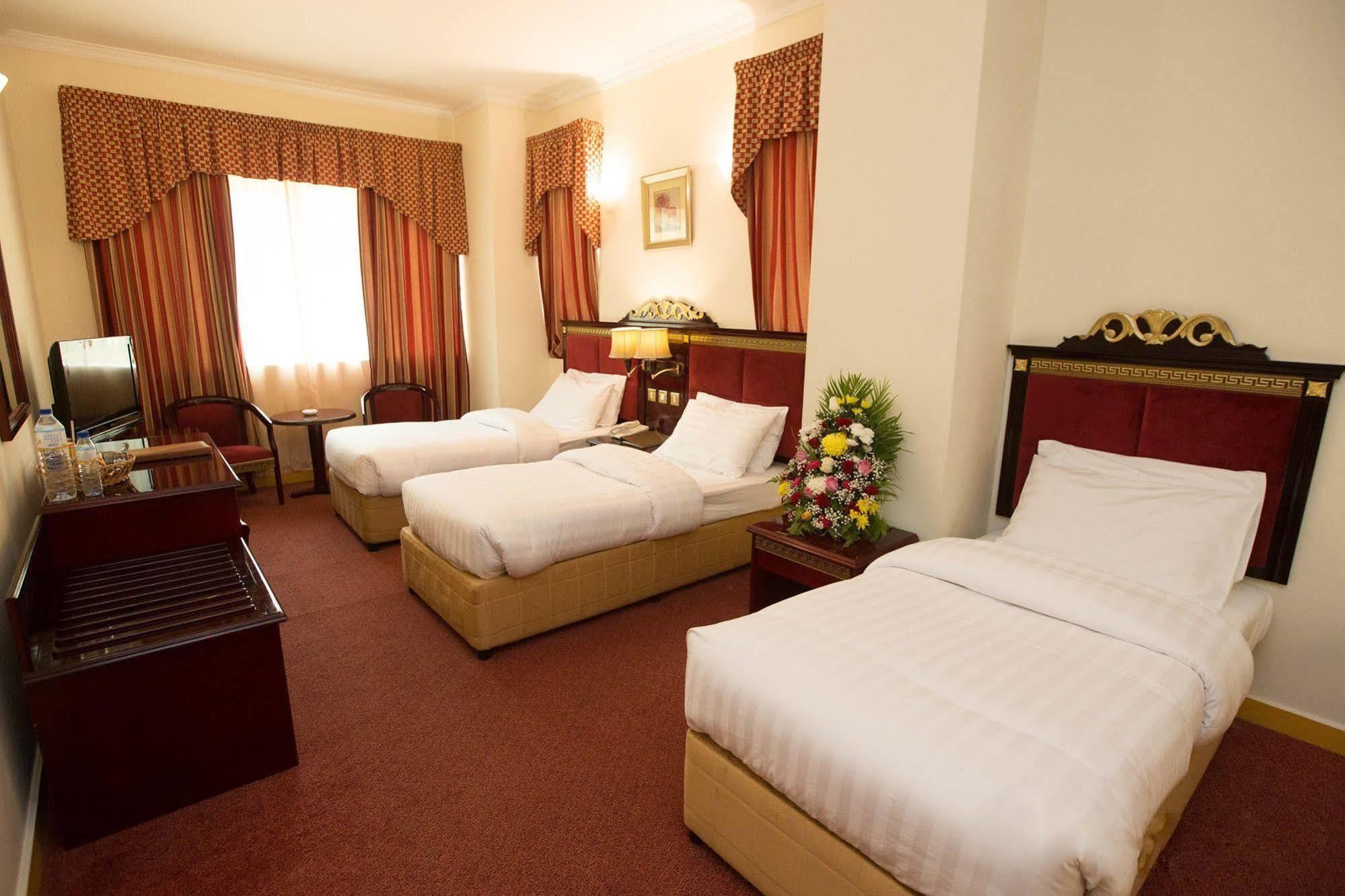 Comfort Inn Hotel Deira Дубай Екстериор снимка